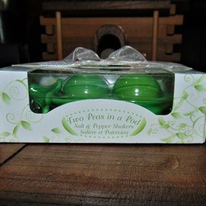 Kate Aspen Two Peas in A Pod Ceramic Salt and Pepp